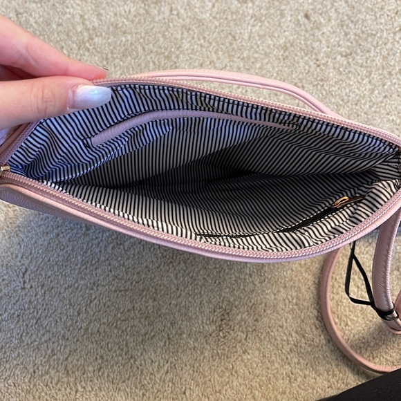 Deluxity NWT Pink & White cross body - Picture 3 of 3